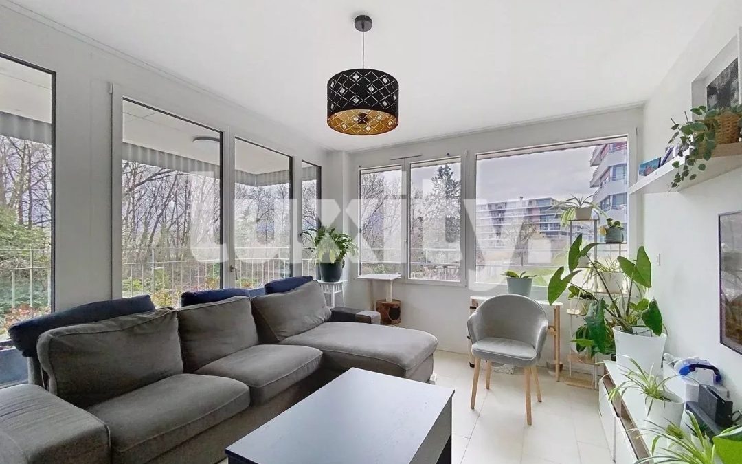 Grand appartement Moderne avec Terrasse, Parking a 2 mn de la Gare.
