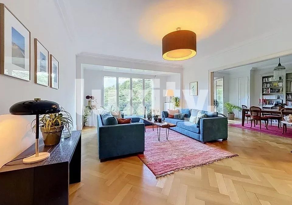 Appartement haussmannien de prestige à proximité du Parc Bertrand