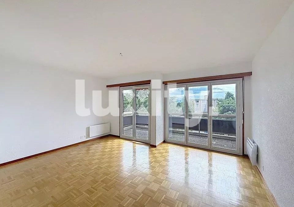Charmant appartement avec balcon, proche du lac et de la gare.