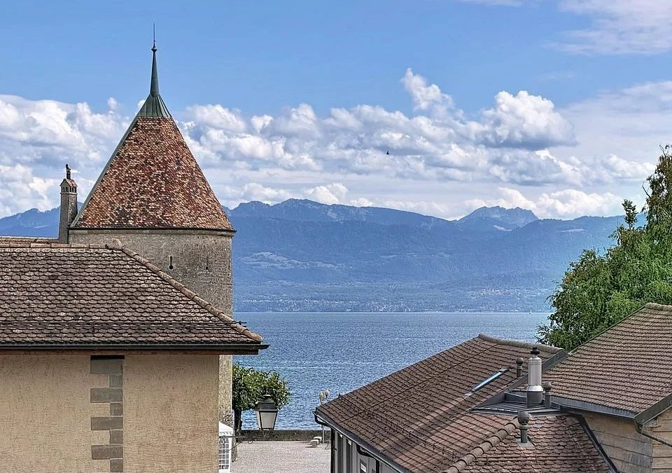 Rolle – Élégant duplex de 6 pièces dans une demeure historique face au Château