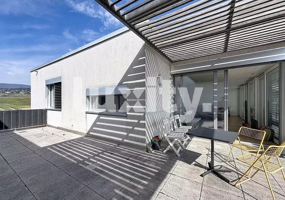 GLAND – BEL APPARTEMENT 3,5 PIÈCES AU DERNIER ÉTAGE AVEC GRAND BALCON